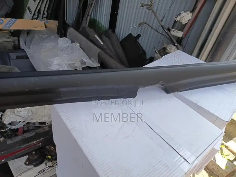 Toyota KDH Middle Spoiler