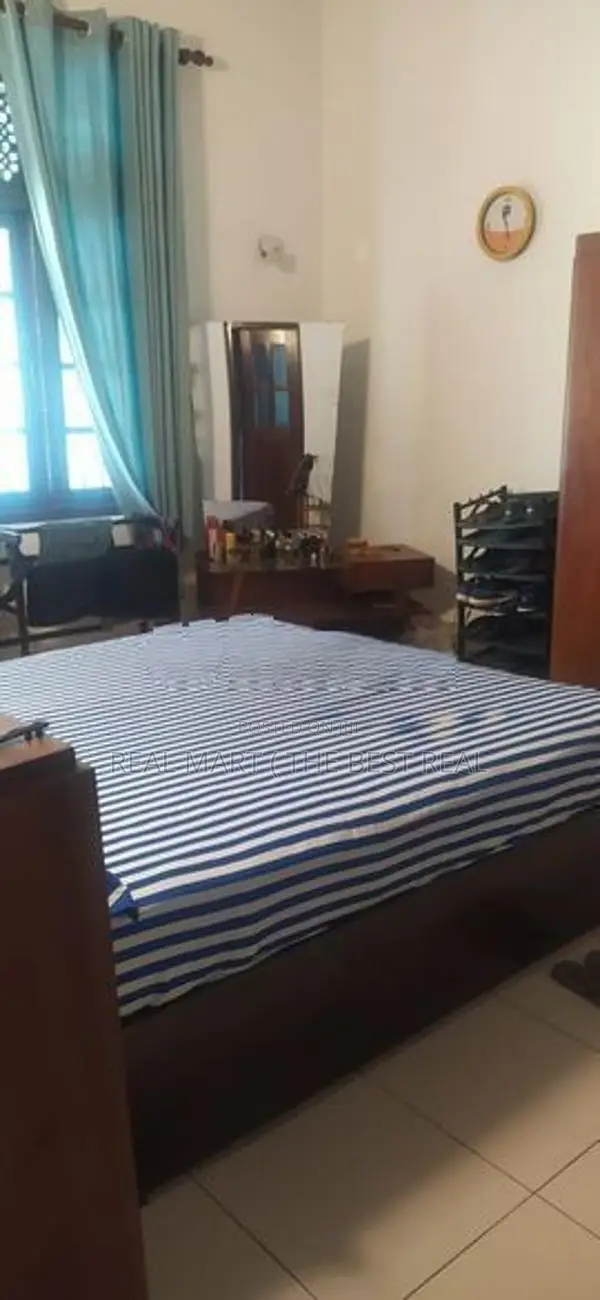 Colombo 8 : 5BR (15.65P) House for Sale at Punchi Borella