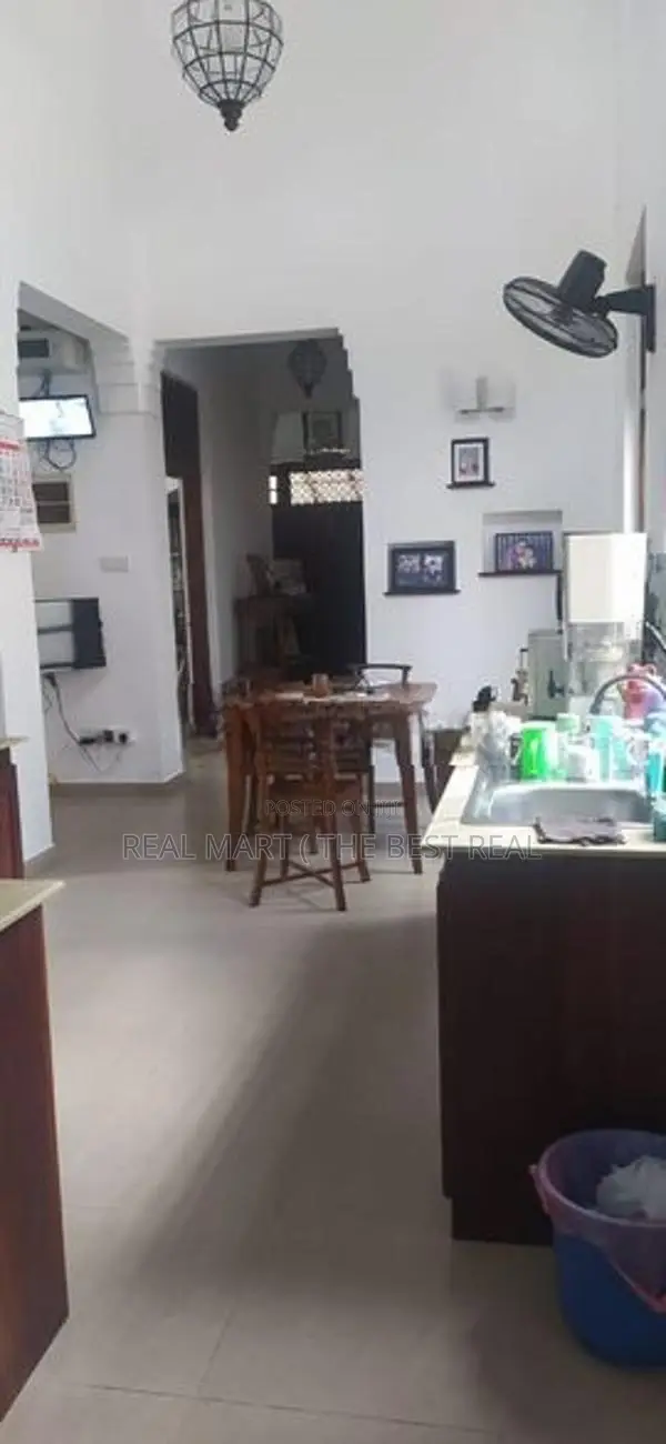 Colombo 8 : 5BR (15.65P) House for Sale at Punchi Borella