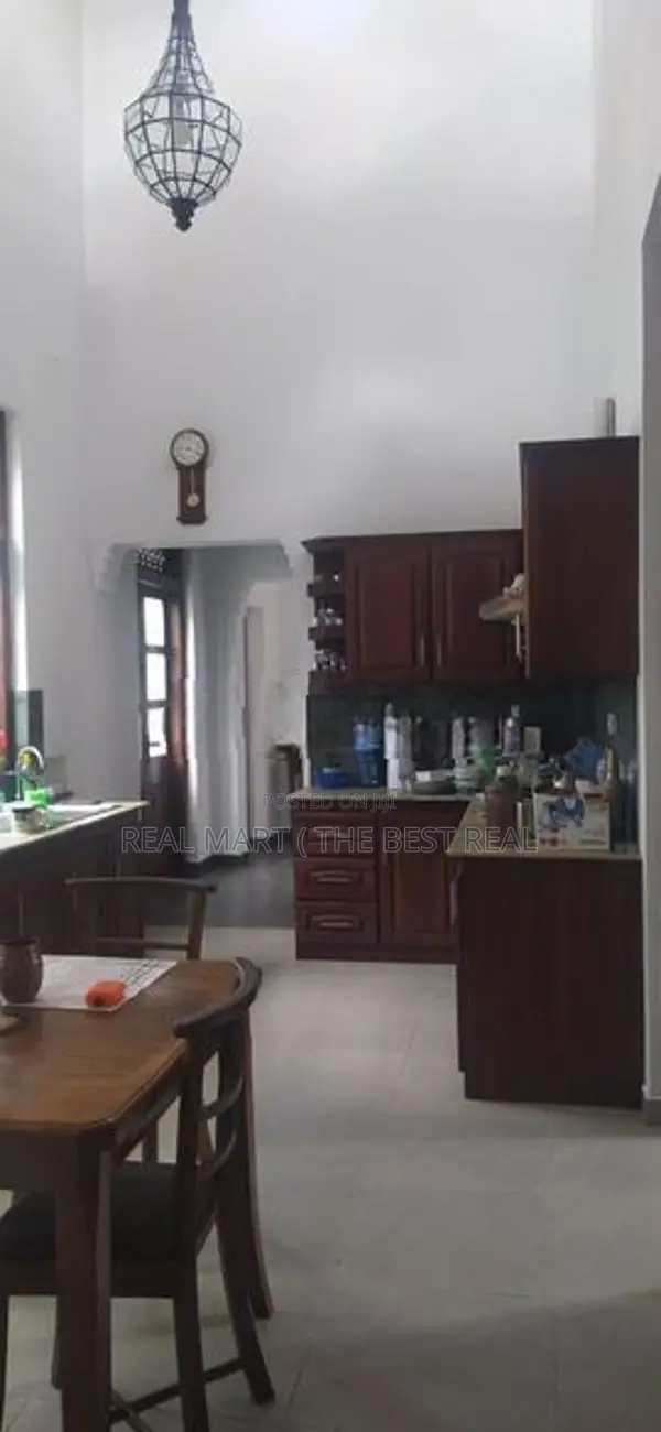 Colombo 8 : 5BR (15.65P) House for Sale at Punchi Borella