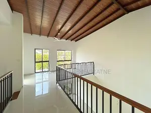 Villa House for sale in Canterbury Golf Villas