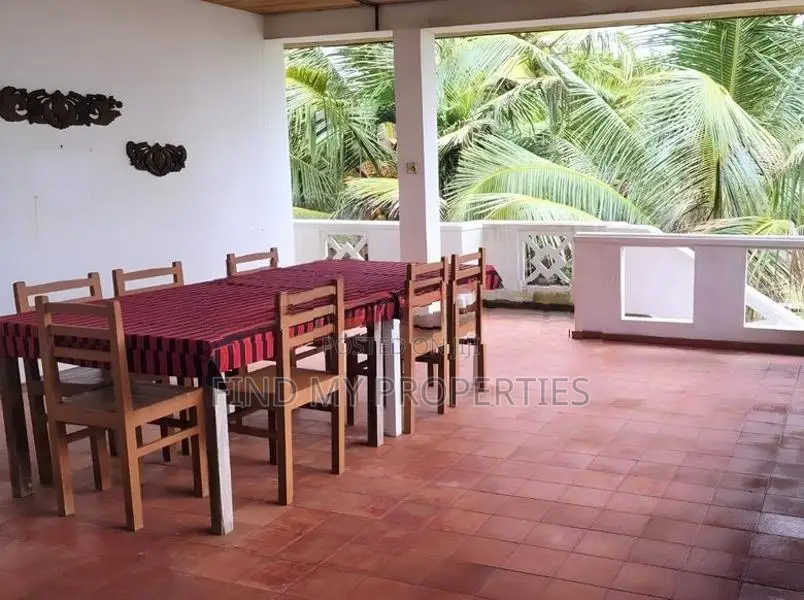 Villa for Sale in Hikkaduwa