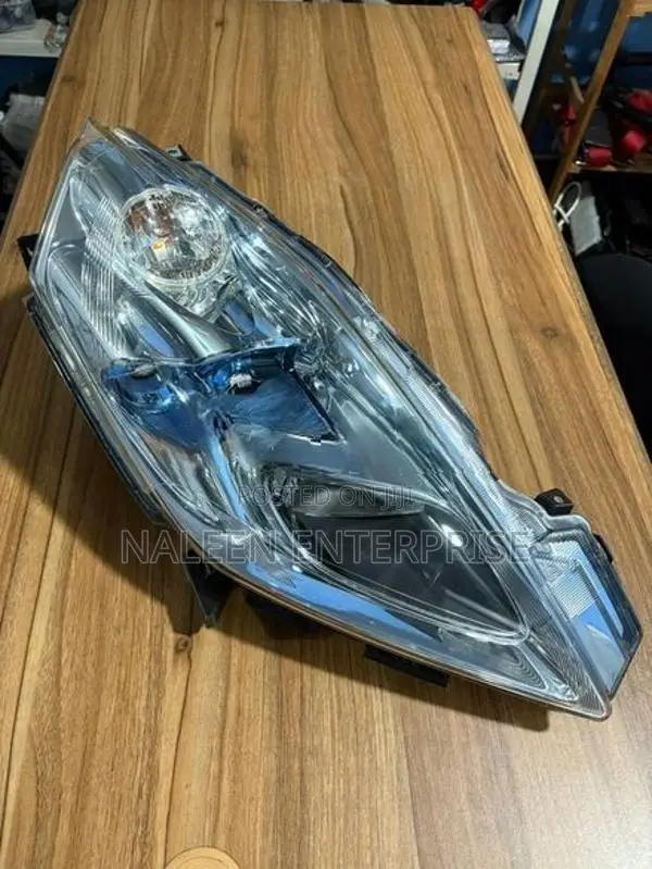 Nissan Leaf Right Side Xenon Head Light