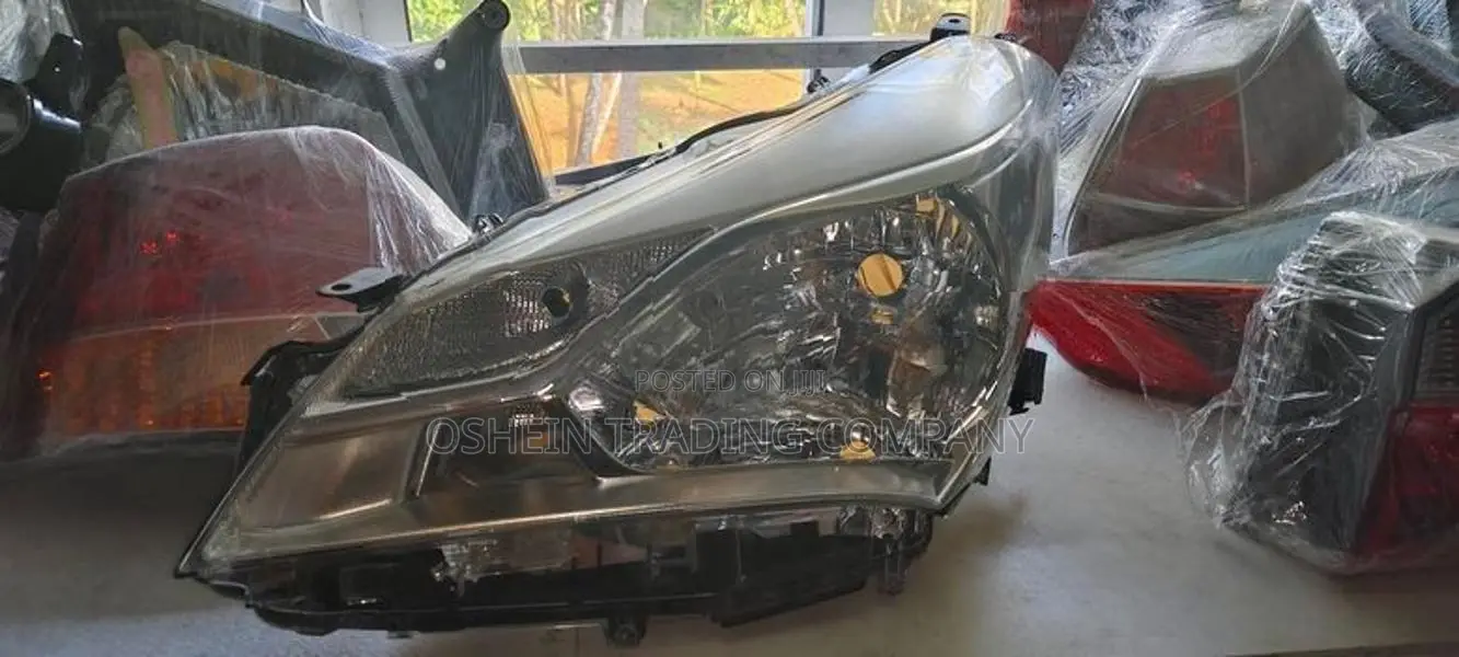 VITZ KSP130 HEADLIGHT