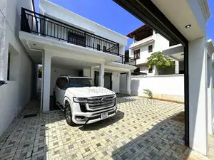 Brand-New House in Blue Mountain Scheme 1 Km to Kandy Rd Yakkala