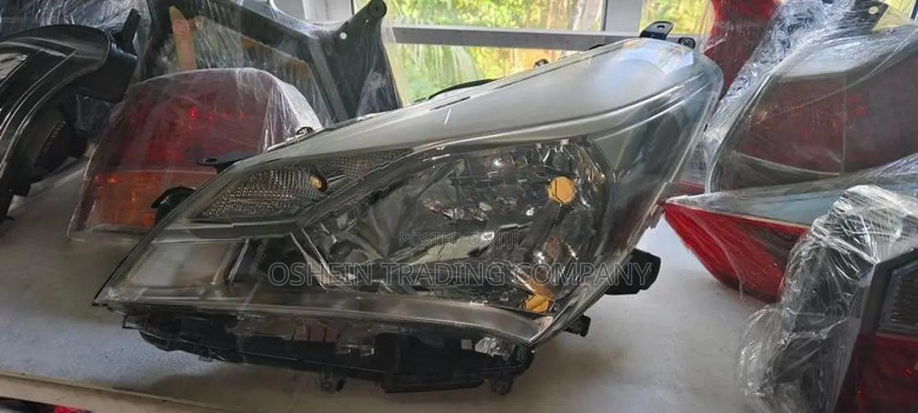 VITZ KSP130 HEADLIGHT