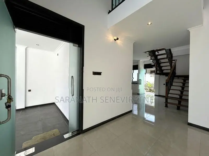 Brand-New House in Blue Mountain Scheme 1 Km to Kandy Rd Yakkala
