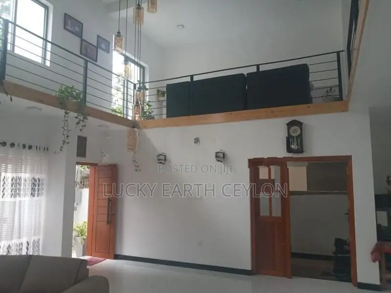 Piliyandala, 2 Storey Semi Furnished House for Rent (mg1245)