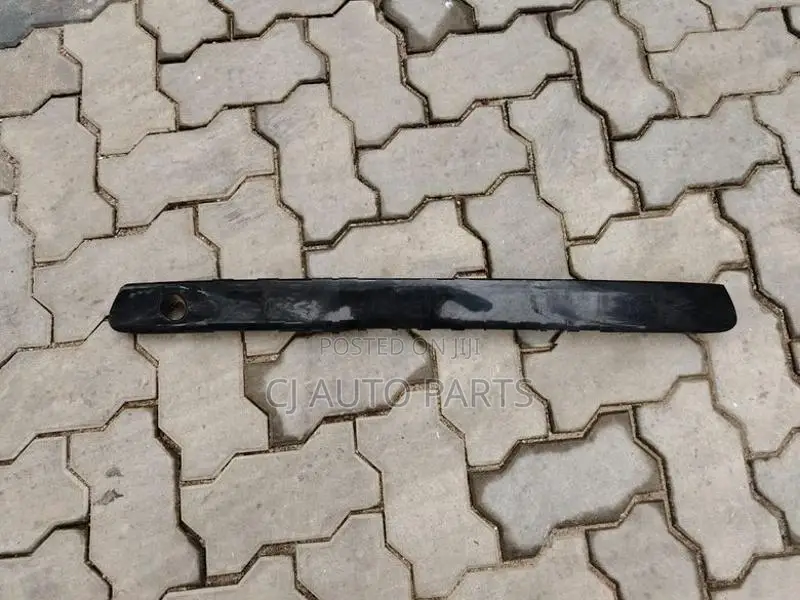 Toyota Harrier XU10 Dicky Door Garnish