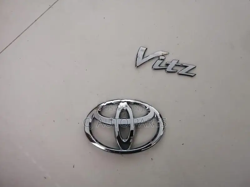 Toyota Vitz KSP90 Badges