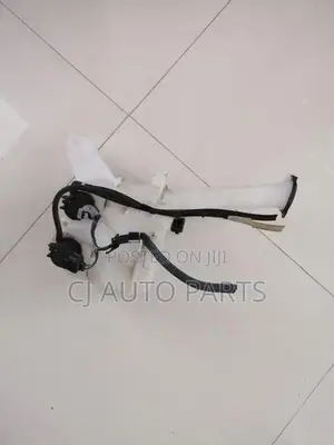 Toyota Vitz KSP90 Wiper Washer Tank