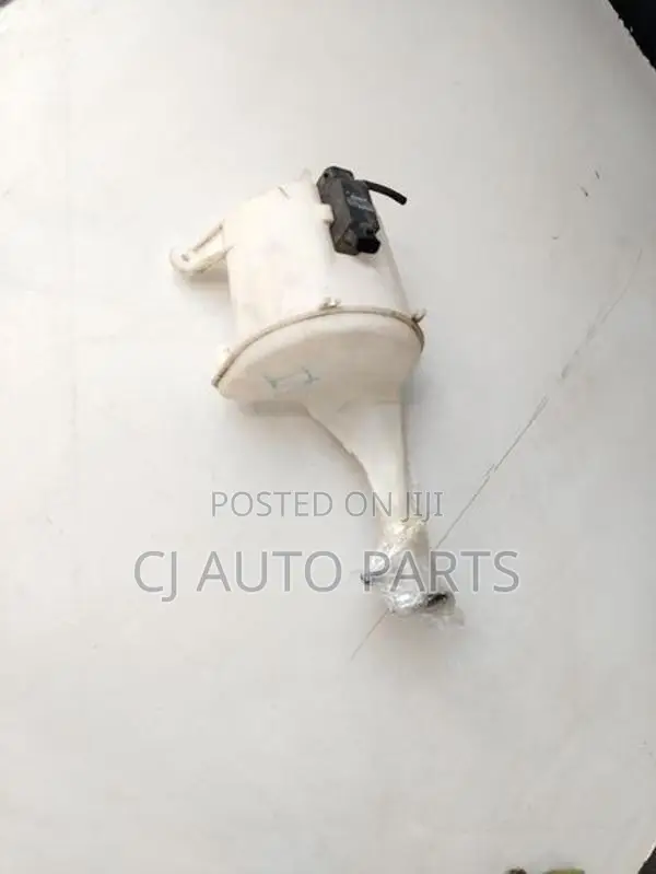 Toyota Vitz SCP10 Wiper Washer Tank