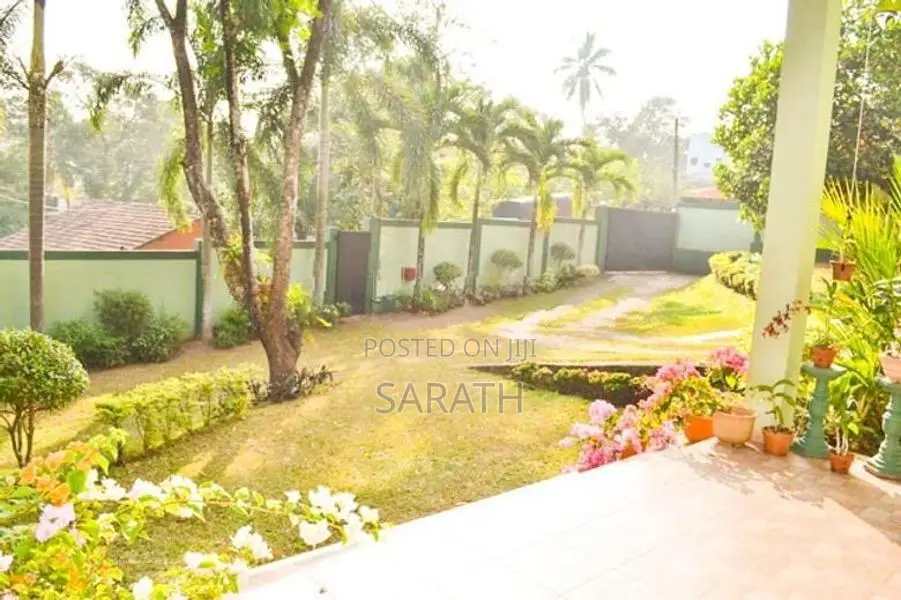 Spacious Garden with Luxury House Sale Talawatugoda