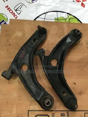 Toyota Aqua Nhp10 Lower Arm Lh/rh