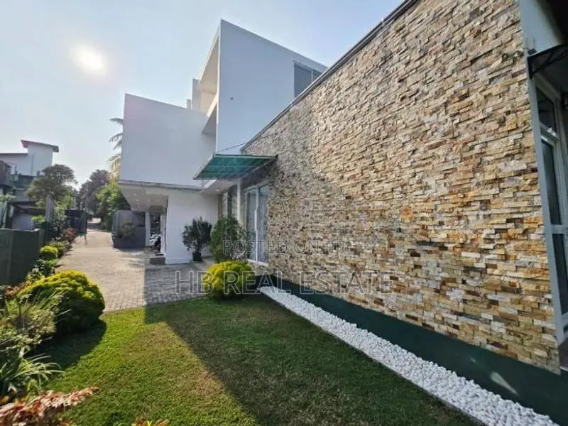 Brand New Luxury Three Storey House for Sale Pannipitiya