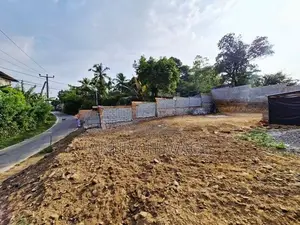හෝමාගම, පිංකෙත පාරට මුහුණලා පිහිටි ඉඩමක් විකිණීමට ඇත. (ID : HMGA004S)