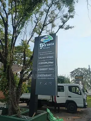 Accessible & Visible : Strategic Signage for Pharmacies and Labs