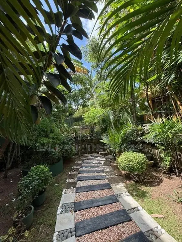 Nawala : 25 Perches Land with Liveable Two houses for sale