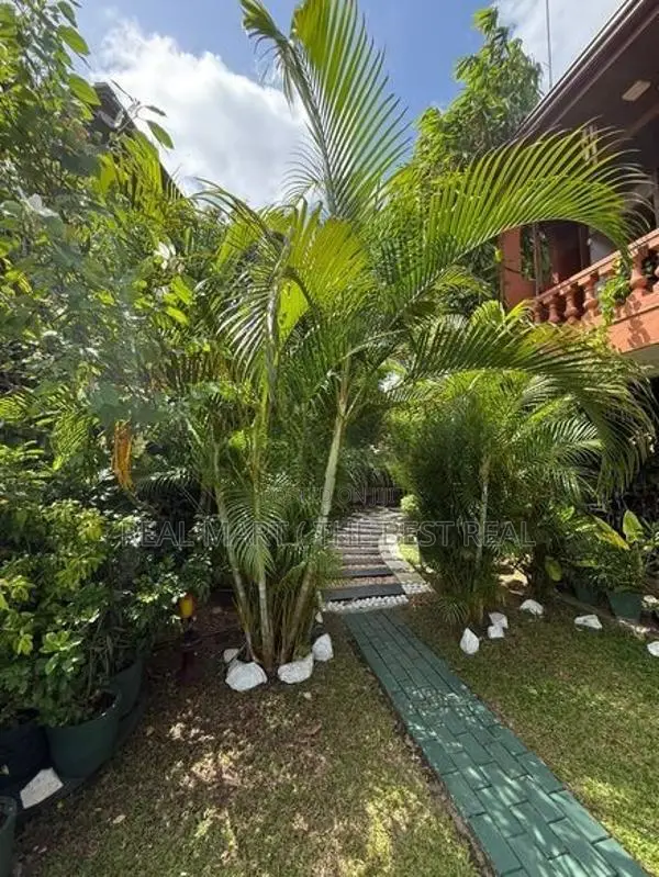 Nawala : 25 Perches Land with Liveable Two houses for sale