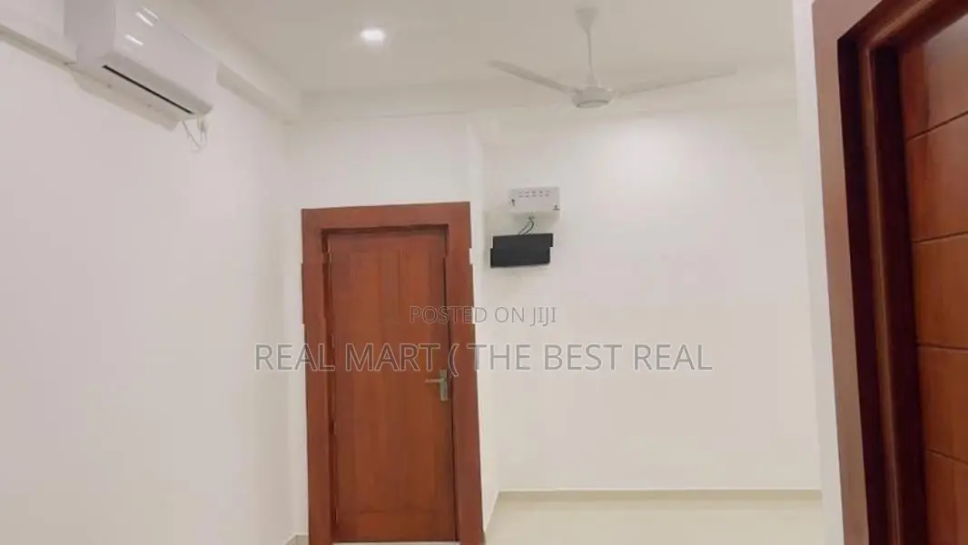 Athurugiriya : 4BR (6P) Luxury Brand new House for Sale