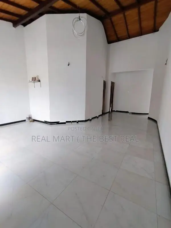 Homagama : 4BR (20 Perches) House for Sale