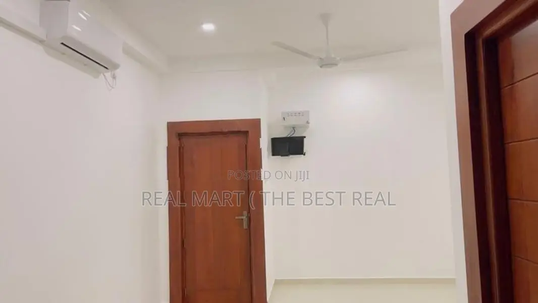 Athurugiriya : 4BR (6P) Luxury Brand new House for Sale