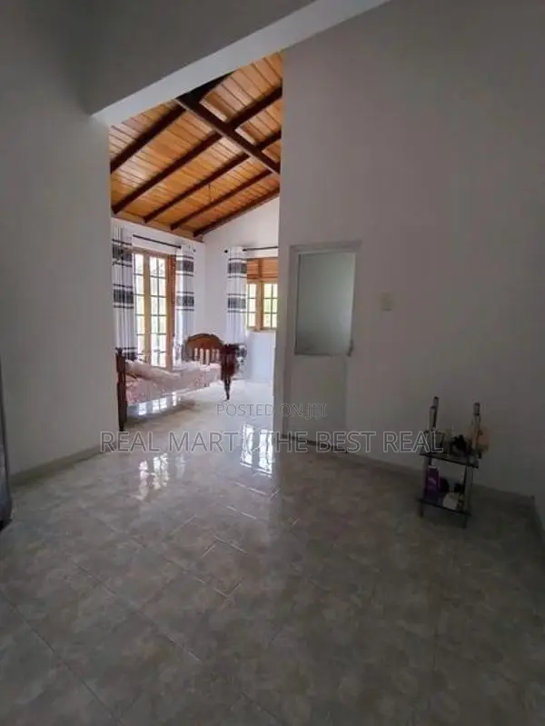 Homagama : 4BR (20 Perches) House for Sale