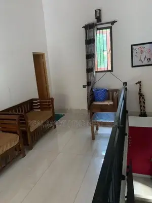 Kaduwela : 4BR (10.5P) Luxury House for Sale at Nawagamuwa