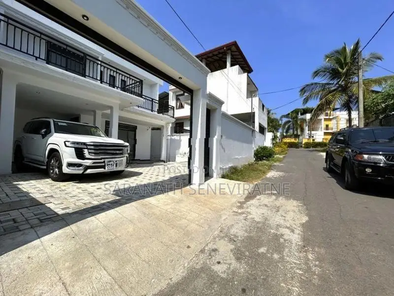 Brand New House in Blue Mountain Scheme Gampaha City Limit- Belummahar