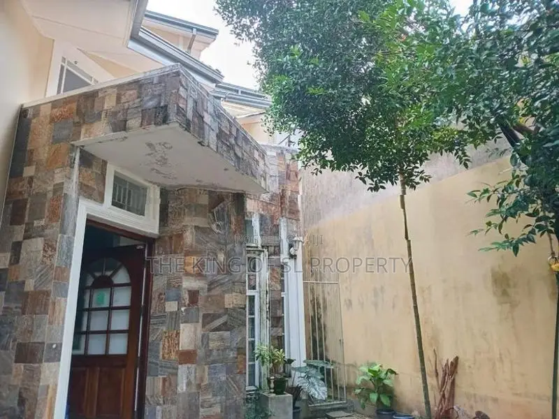 House for sale in Battaramulla ( koswatta)