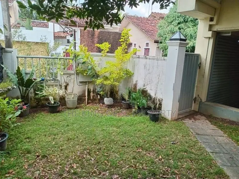 House for sale in Battaramulla ( koswatta)