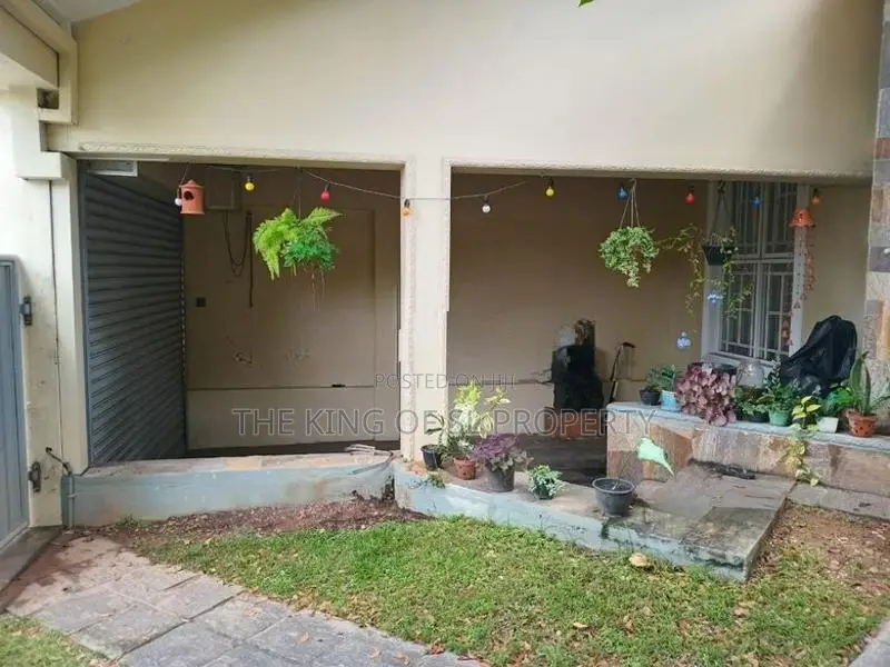 House for sale in Battaramulla ( koswatta)