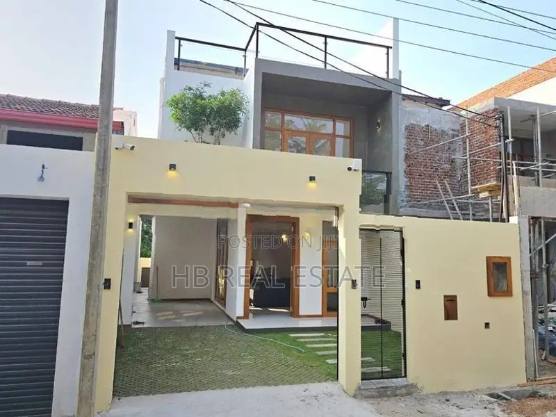 Beautiful Designed Luxury Three Story House for sale Pelawatta
