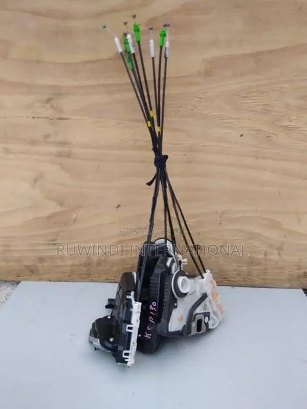 Toyota Vitz KSP130 Center Lock
