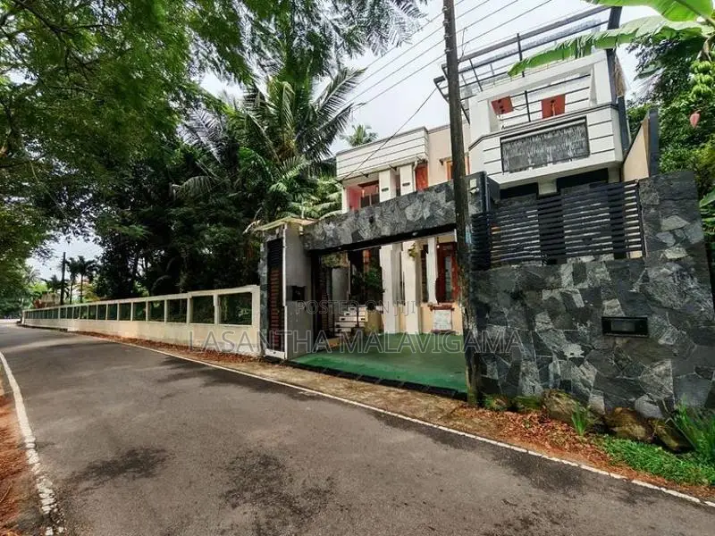 Luxury Two storey House for sale in Thalawathugoda