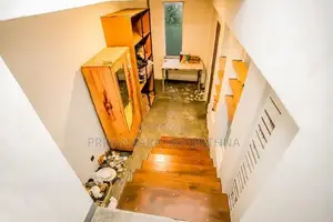 Semi Furnished - Luxury 2 Storied House in Peradeniya