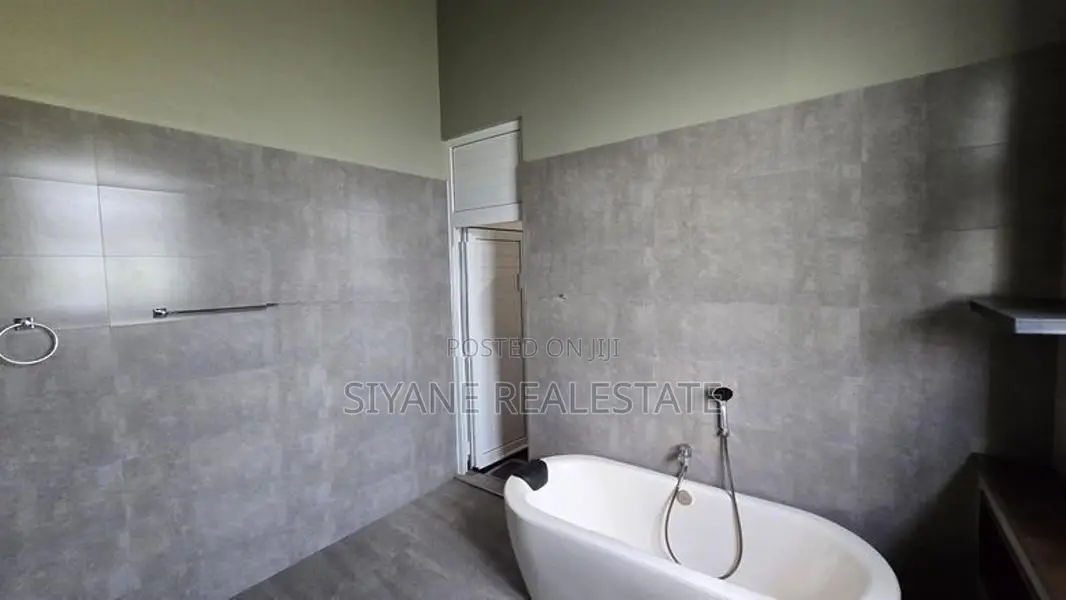 2 Storey House For Sale in Thalawathugoda