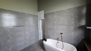 2 Storey House For Sale in Thalawathugoda