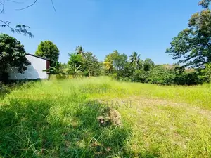 47P Superb Land Overlooking Beautiful Thalangama Lake, Pelawatta