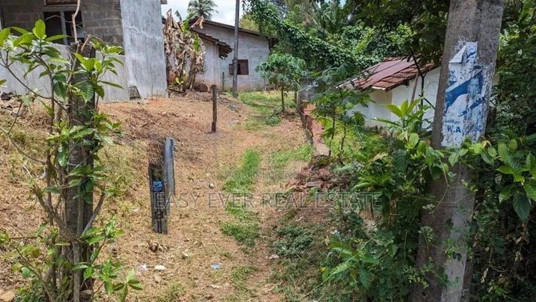 Land for sale in Gampaha Ganemulla