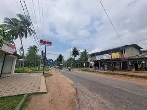 මීගමුව - ගිරිඋල්ල ප්‍රධාන පාරෙන් පර්චස් 13 ඉඩම