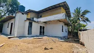 10 bed room house - near high level road