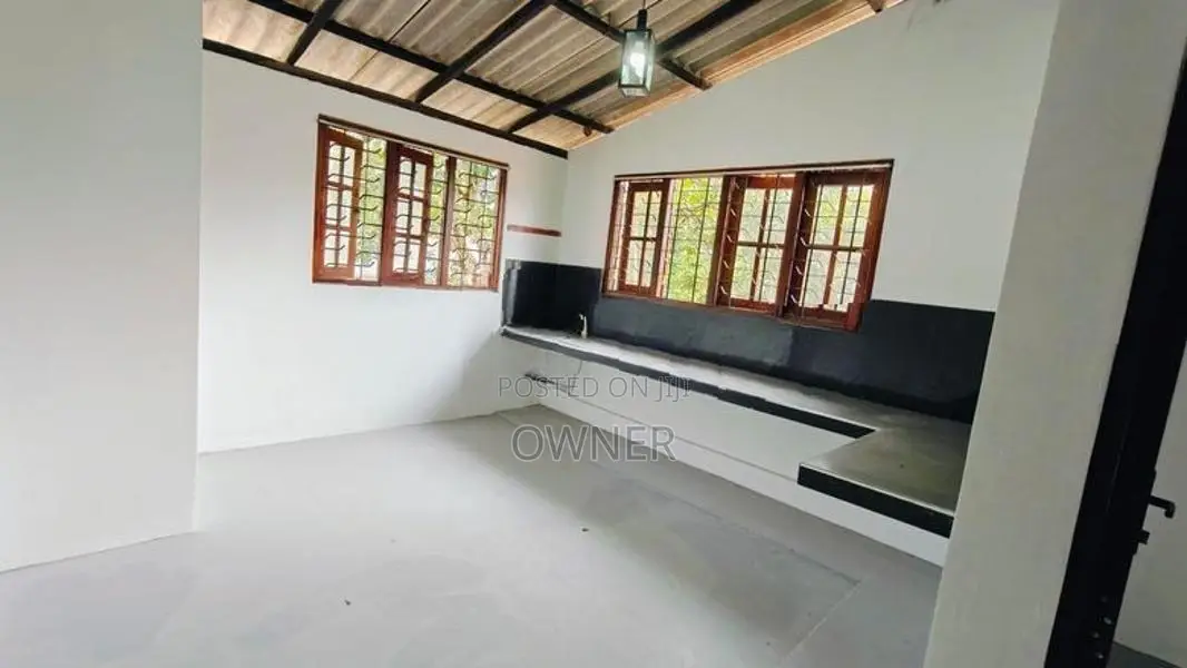 10 bed room house - near high level road