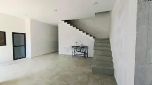 10 bed room house - near high level road