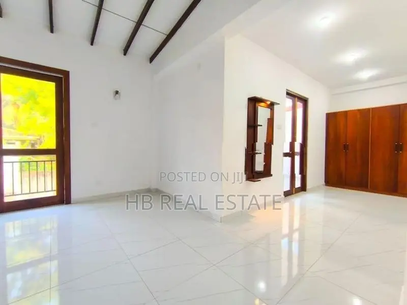 Modern Designed Luxury Three Story House Malabe