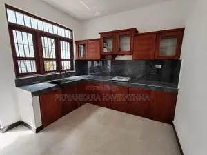 නවීන පන්නයේ අලුත්ම දෙමහල් නිවස විකිනීමට - බටුවන්තර