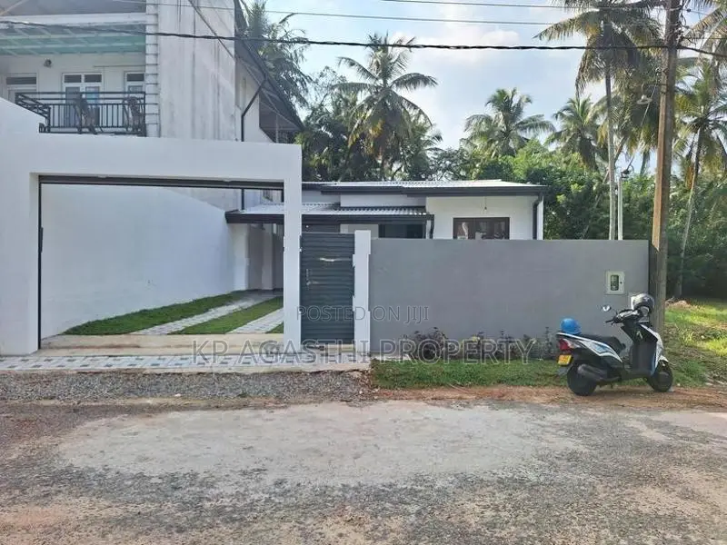 Athurugiriya 10 P House for Sale