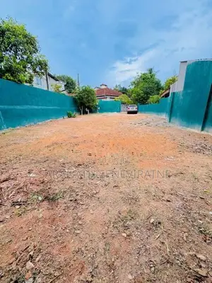 Land for Sale in Battaramulla, Koswatta - Lake View Parapet Walls Gate