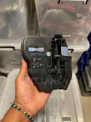 Genuine BMW 520D F10 2014 door lock - Driver Rear