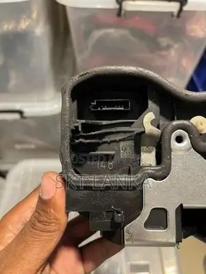Genuine BMW 520D F10 2014 door lock - Driver Rear